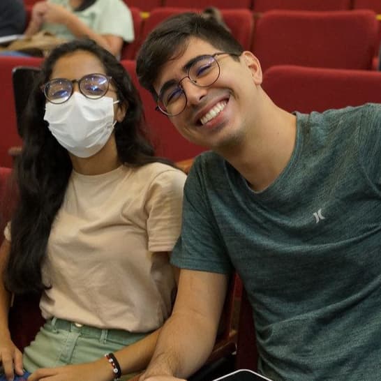 Imagem de garoto sorrindo na primeira edição do SIMPPAC